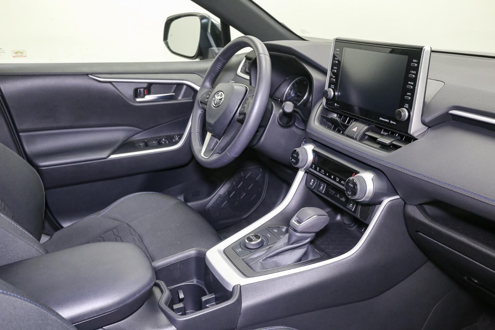2022 Toyota RAV4 Hybrid SE photo 16