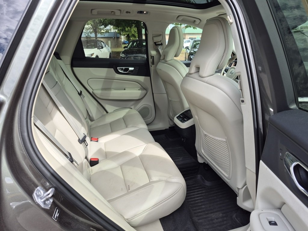 2019 Volvo XC60 T5 Inscription photo 12