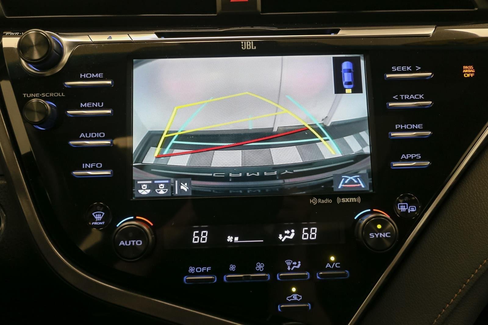 2018 Toyota Camry XLE photo 24