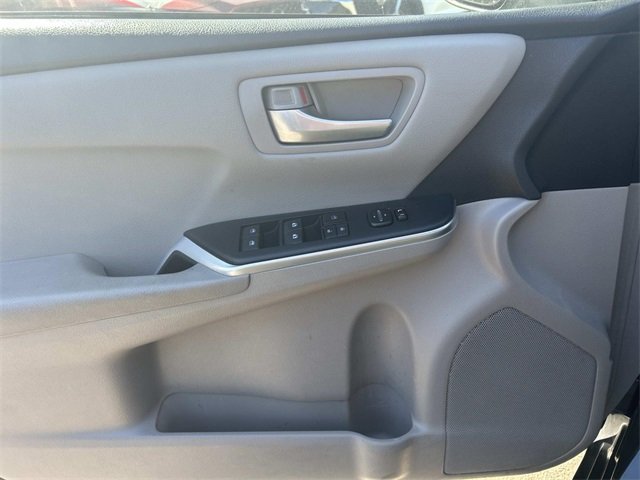 2015 Toyota Camry LE photo 10