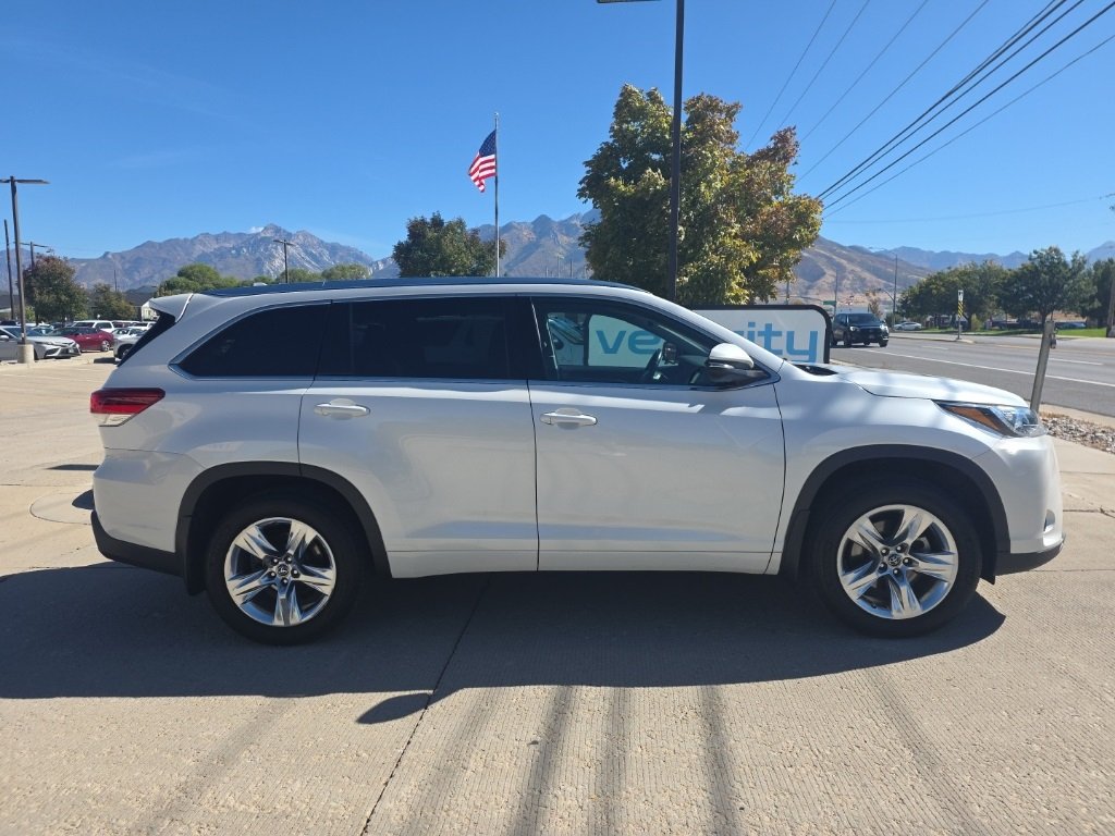 2018 Toyota Highlander Limited Platinum photo 2