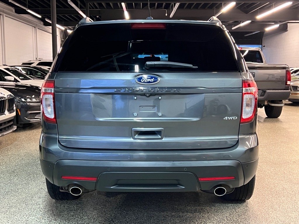 2015 Ford Explorer XLT photo 3