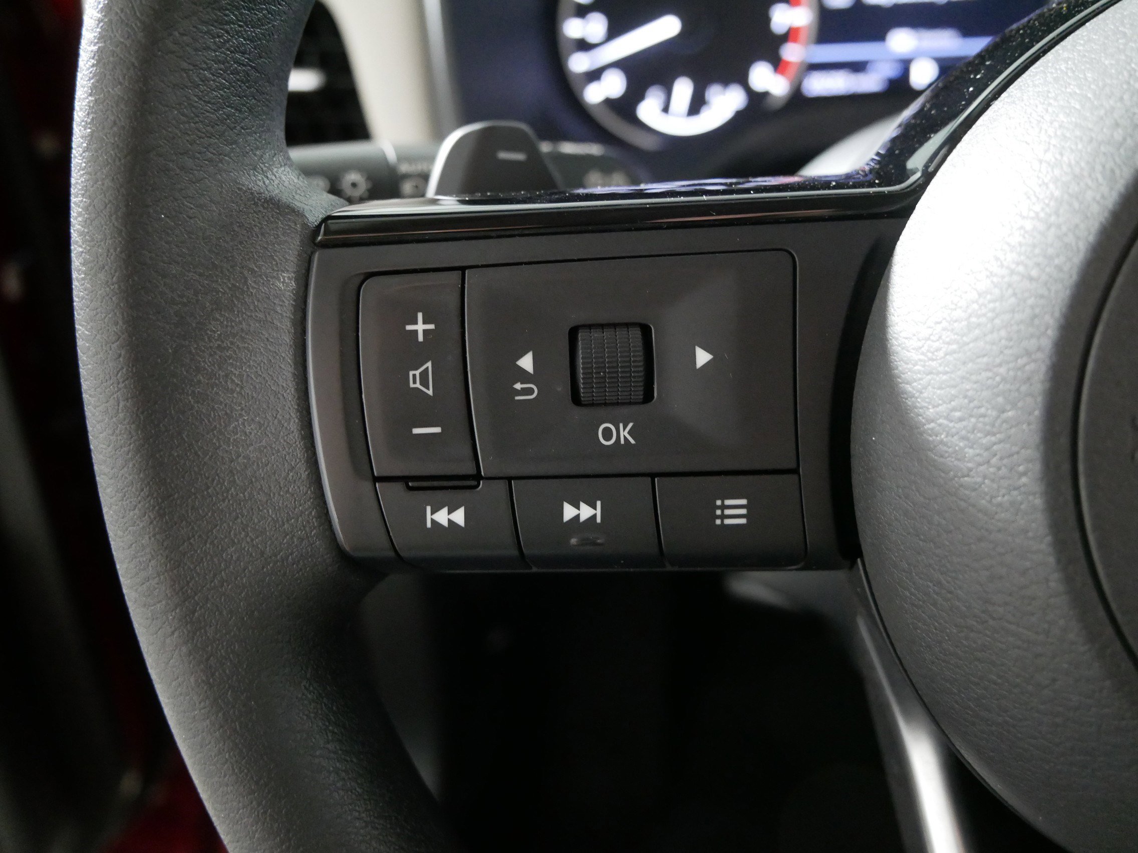 2023 Nissan Rogue SV photo 26