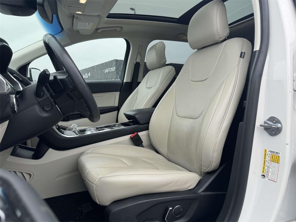 2019 Ford Edge Titanium photo 14