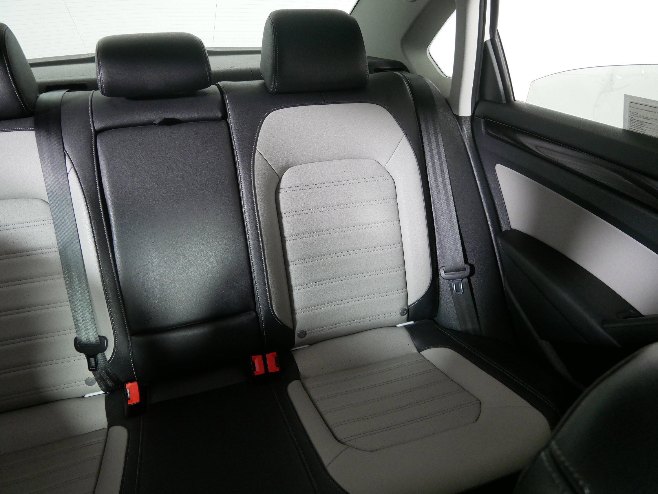 2015 Volkswagen Passat SE photo 13
