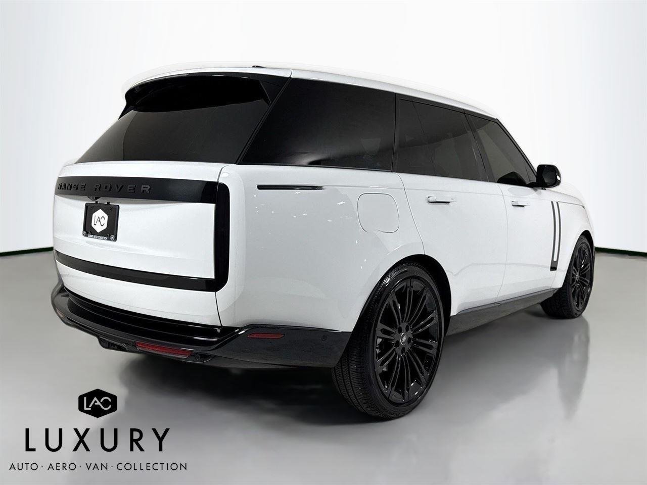 2024 Land Rover Range Rover SE SV photo 4