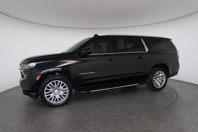 2023 Chevrolet Suburban LS photo 4