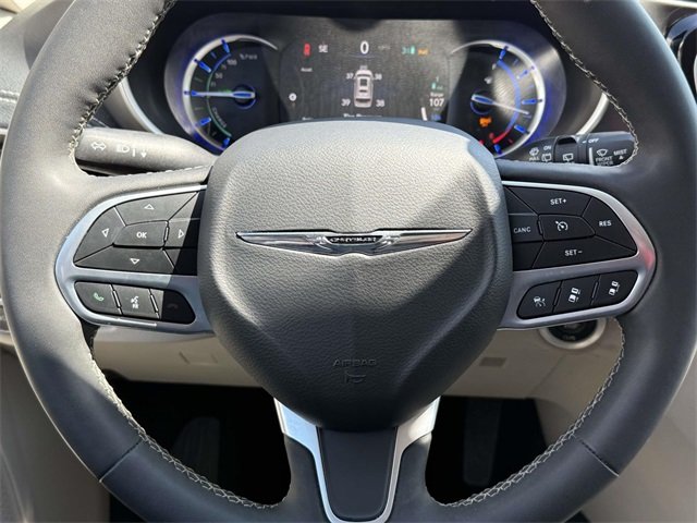 2023 Chrysler Pacifica Hybrid Touring L photo 16