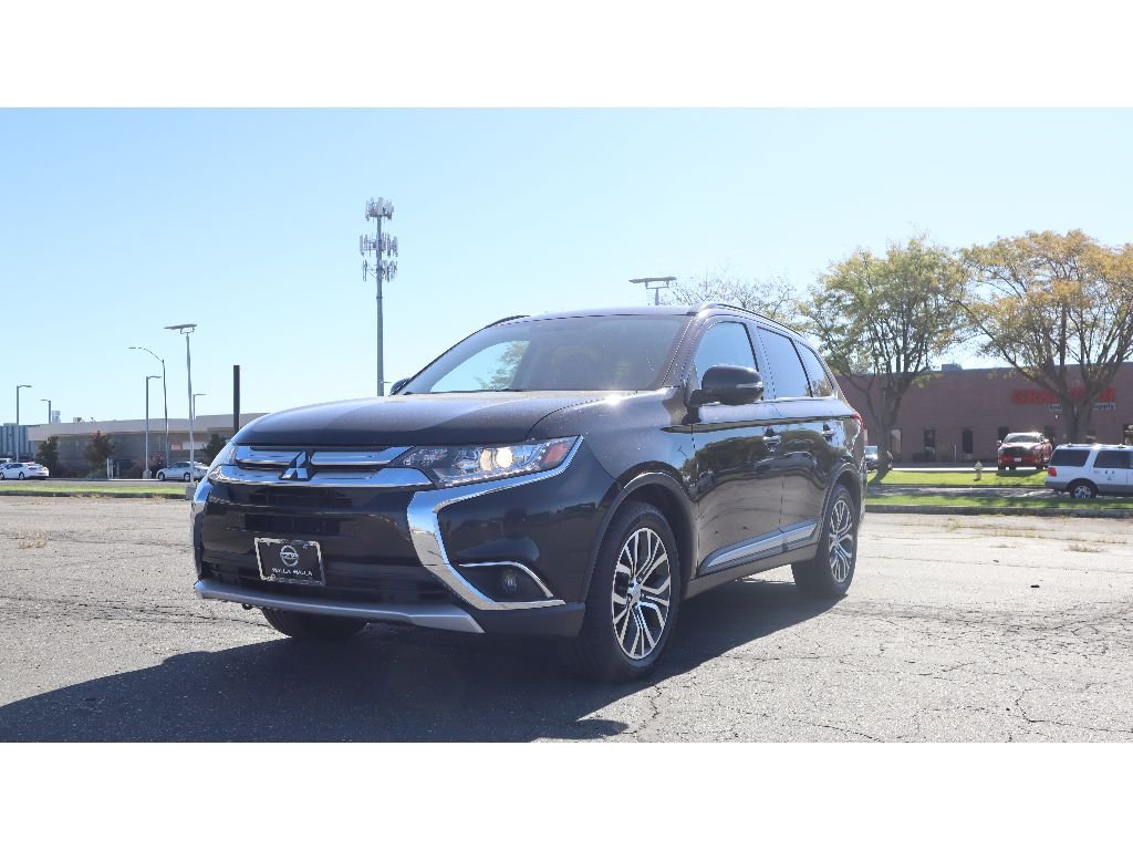 2016 Mitsubishi Outlander ES photo 2