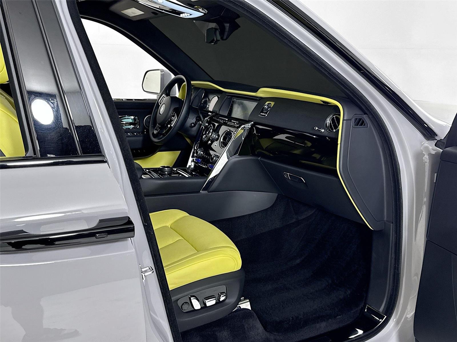 2022 Rolls Royce Cullinan RR31 photo 30