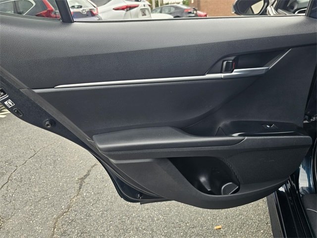 2018 Toyota Camry SE photo 13