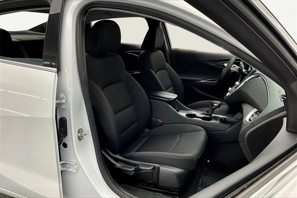2024 Chevrolet Malibu 1LT photo 4