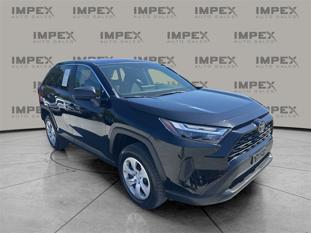 2024 Toyota RAV4 LE photo 6