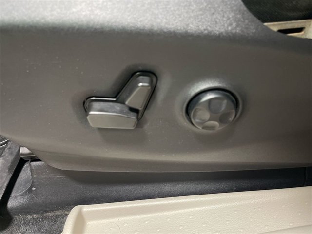 2022 Chrysler Pacifica Touring L photo 12