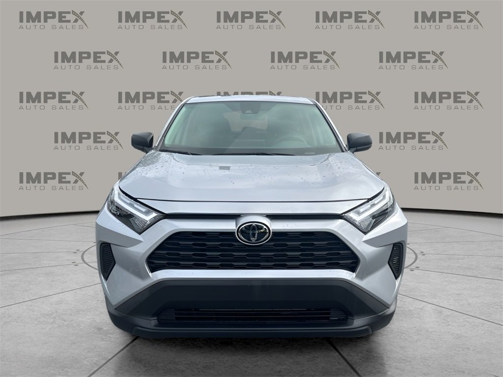 2025 Toyota RAV4 LE photo 8