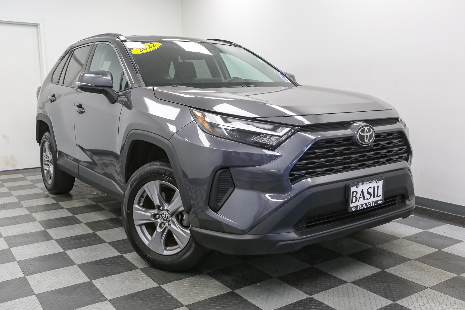 2022 Toyota RAV4 XLE photo 2