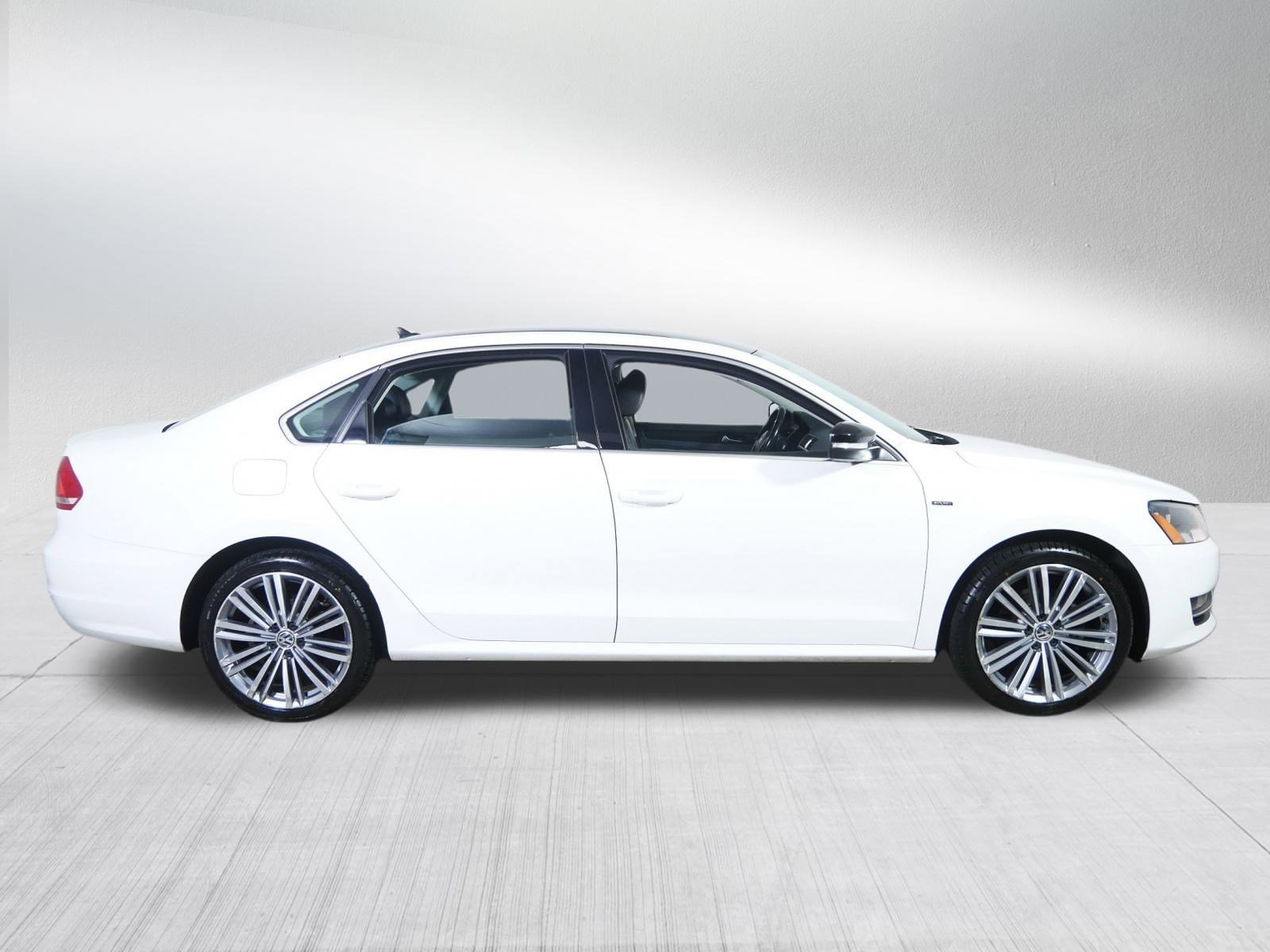2015 Volkswagen Passat SE photo 8
