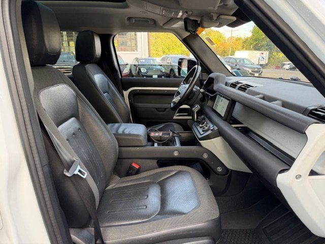 2020 Land Rover Defender 110 SE photo 9