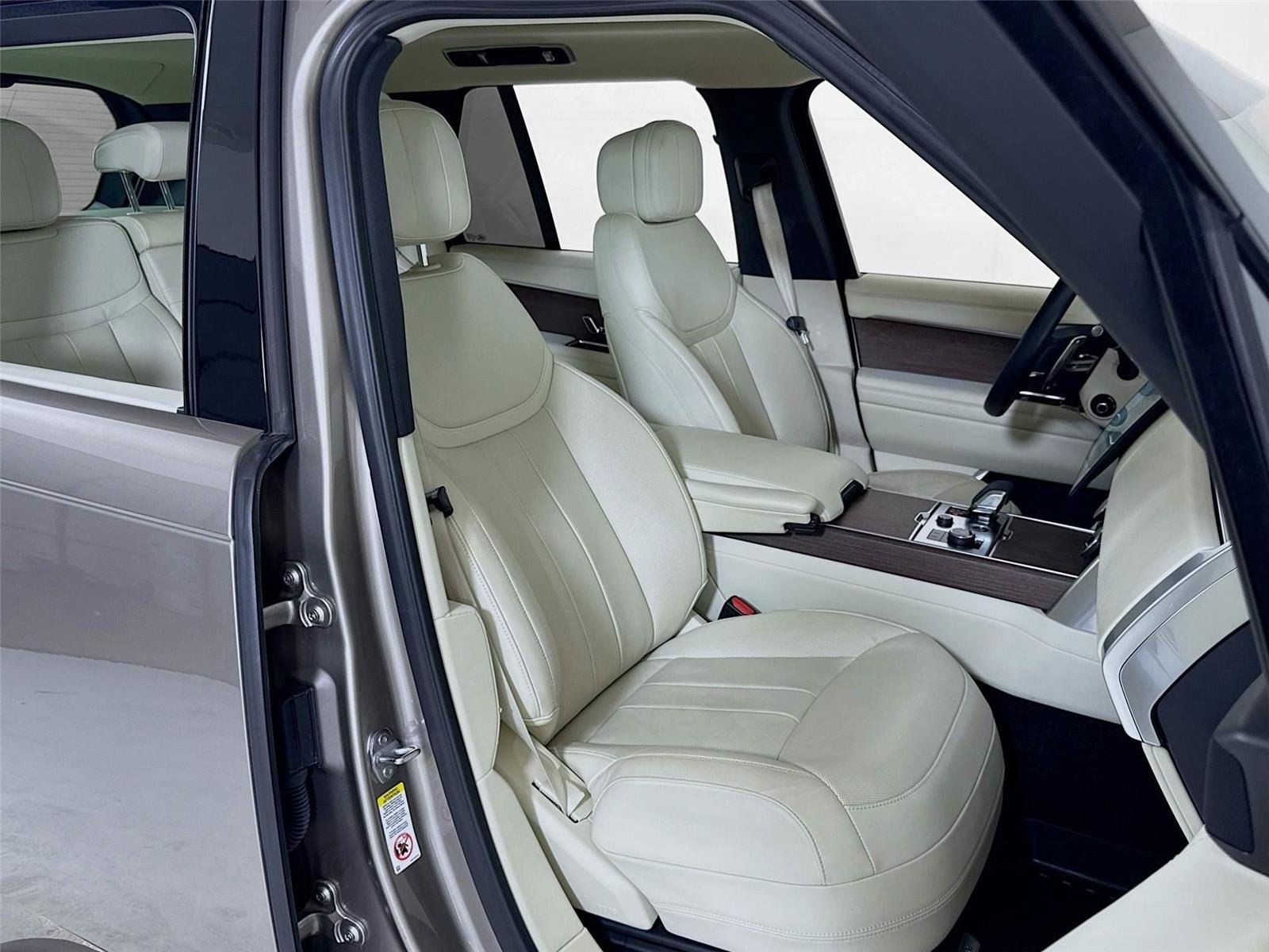2023 Land Rover Range Rover SE photo 29