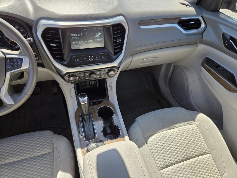 2017 Gmc Acadia SLE photo 10
