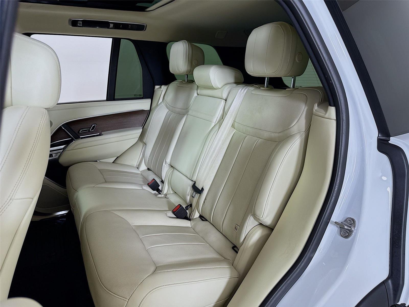 2024 Land Rover Range Rover SE SV photo 21