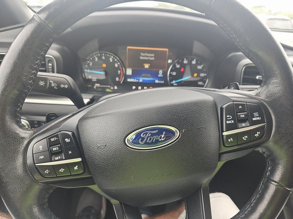 2020 Ford Explorer XLT photo 3