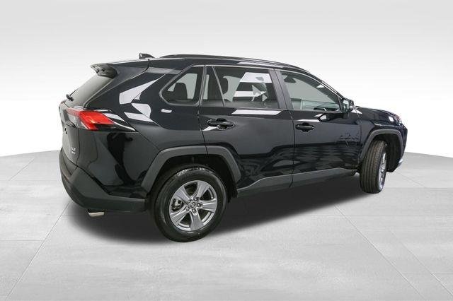 2025 Toyota RAV4 XLE photo 8