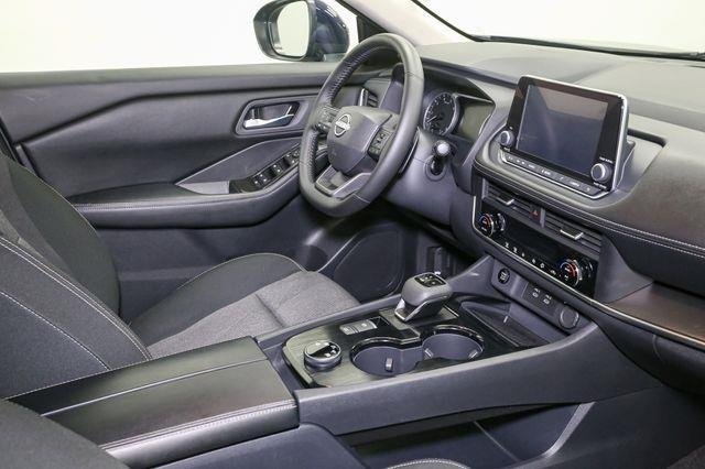 2025 Nissan Rogue SV photo 18