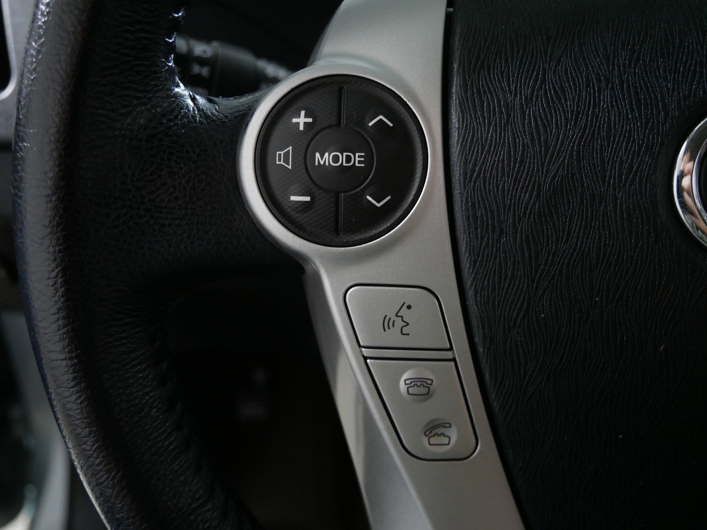 2015 Toyota Prius Five photo 26