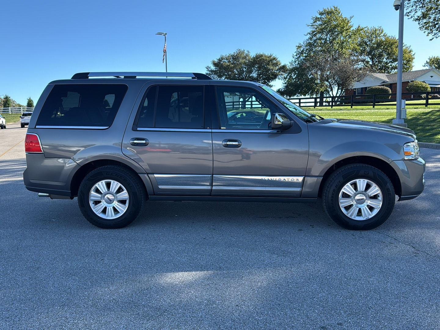 2014 Lincoln Navigator photo 3