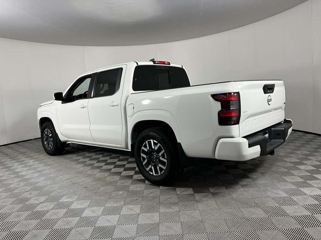 2024 Nissan Frontier Crew Cab SL photo 3