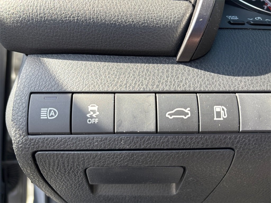 2018 Toyota Camry XLE V6 photo 25