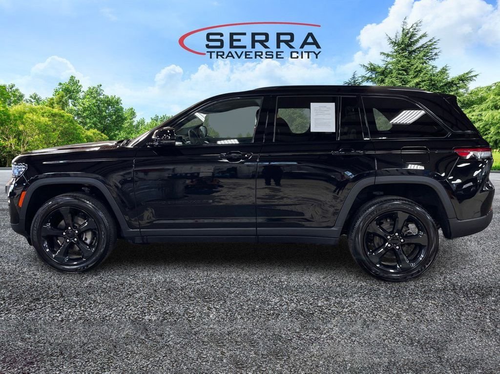 2023 Jeep Grand Cherokee Altitude photo 3