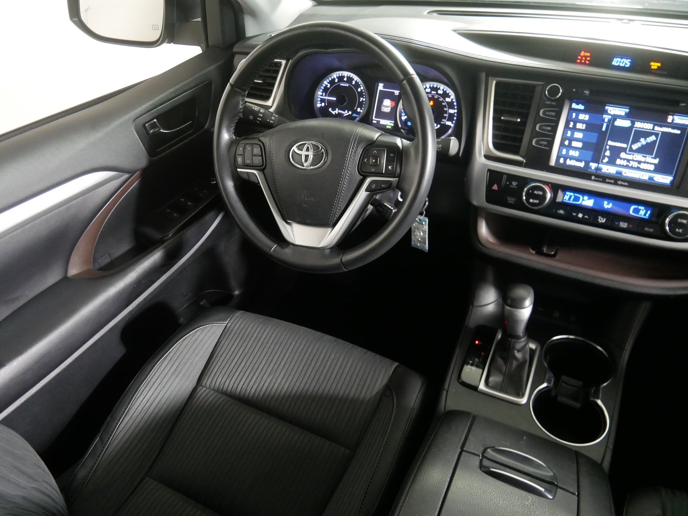 2019 Toyota Highlander LE photo 7