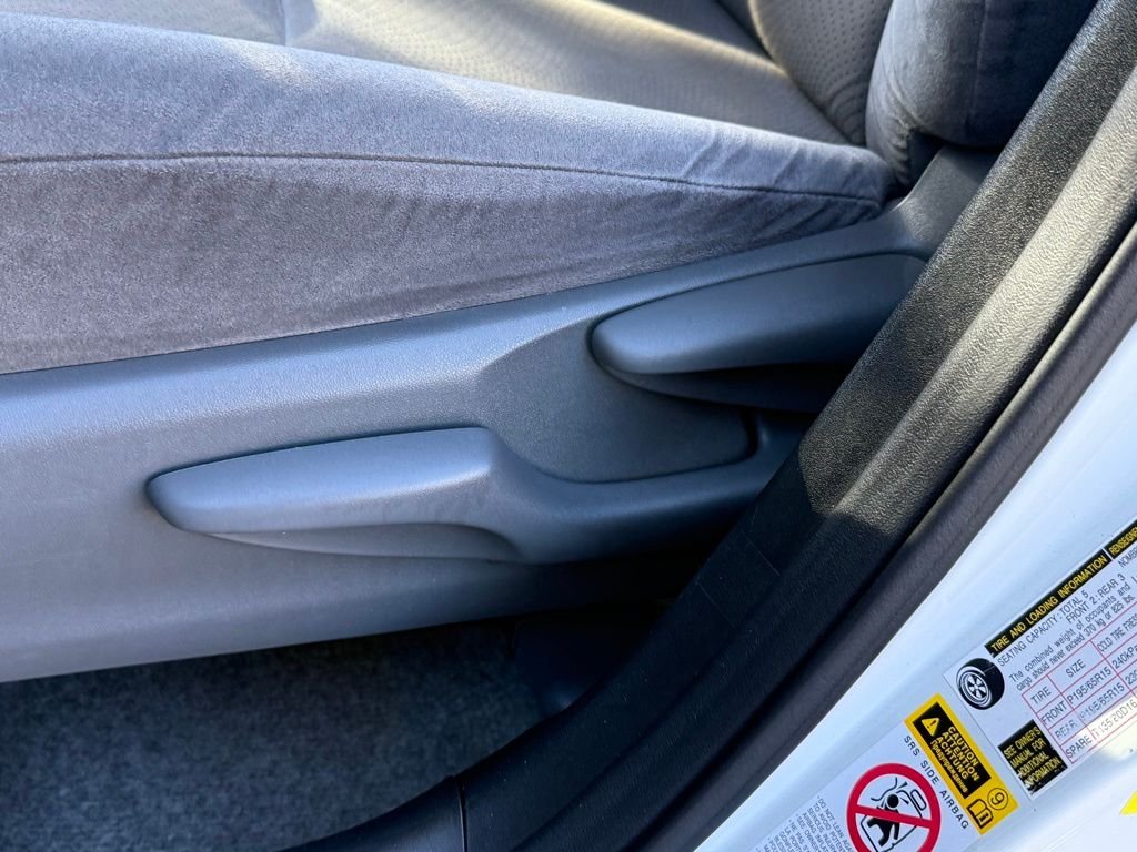 2012 Toyota Prius Five photo 27