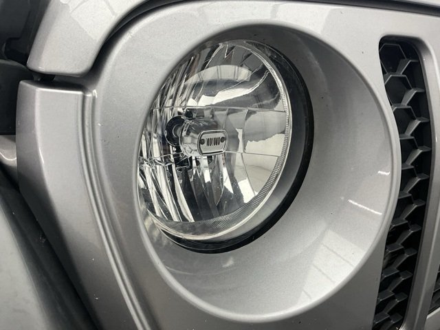 2020 Jeep Gladiator Sport photo 21