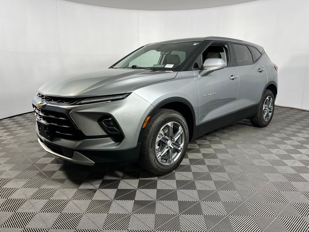 2023 Chevrolet Blazer 2LT photo 2