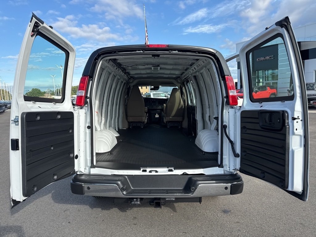 2025 Chevrolet Express 3500 Work Van photo 22