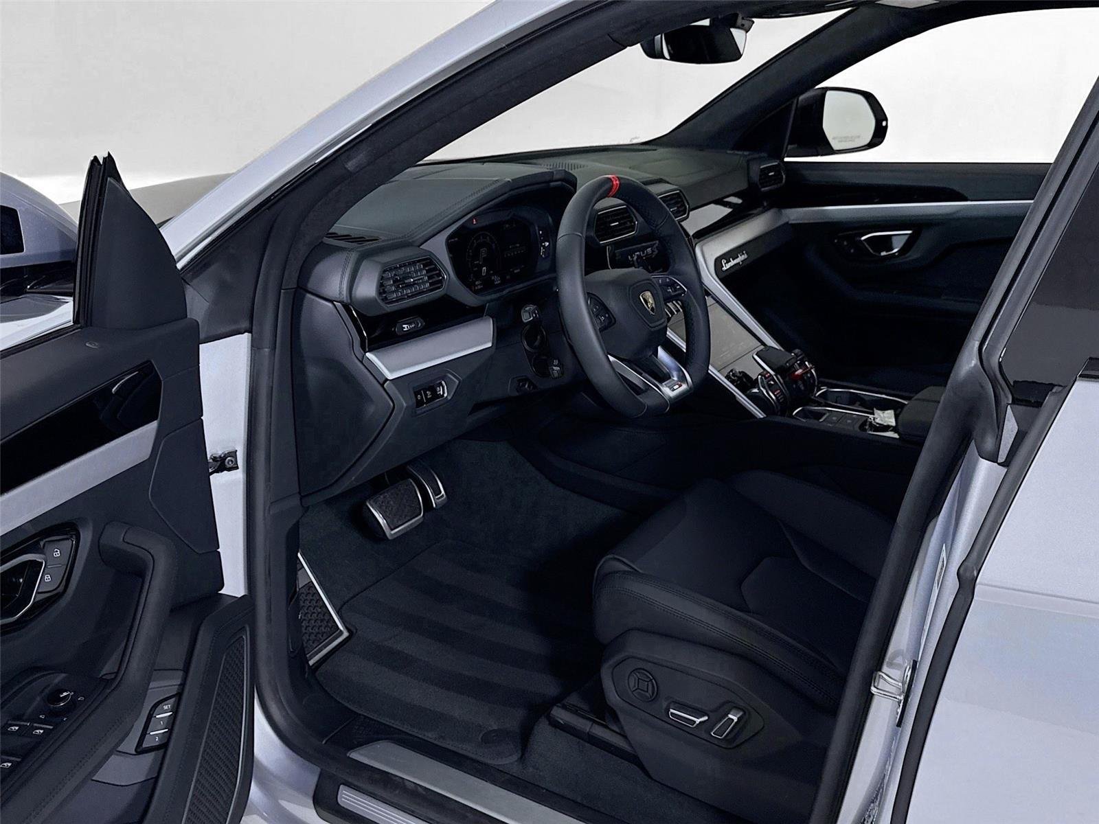 2024 Lamborghini Urus S photo 11