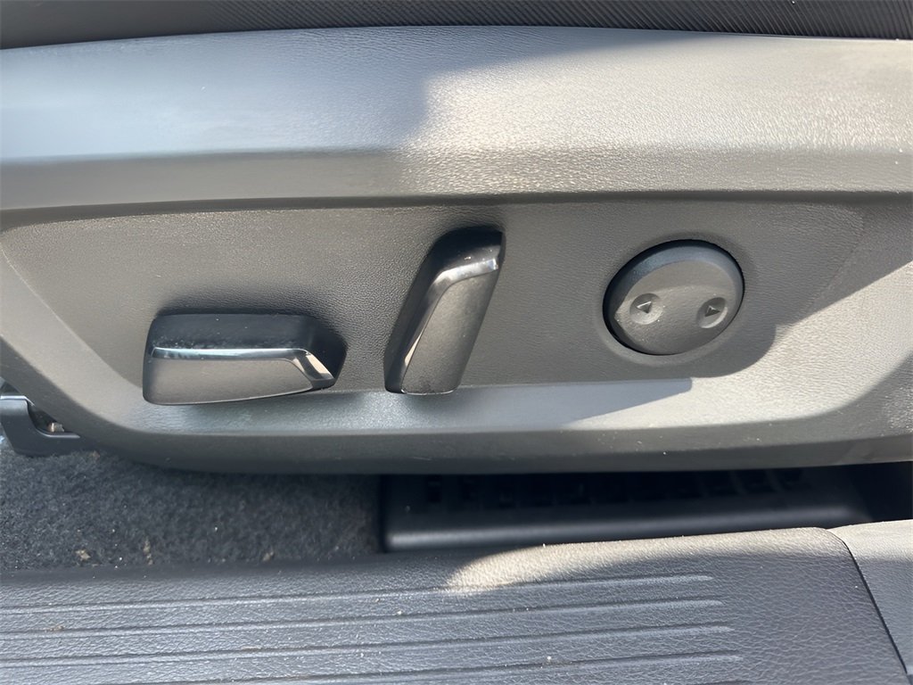 2024 Nissan Rogue SV photo 10