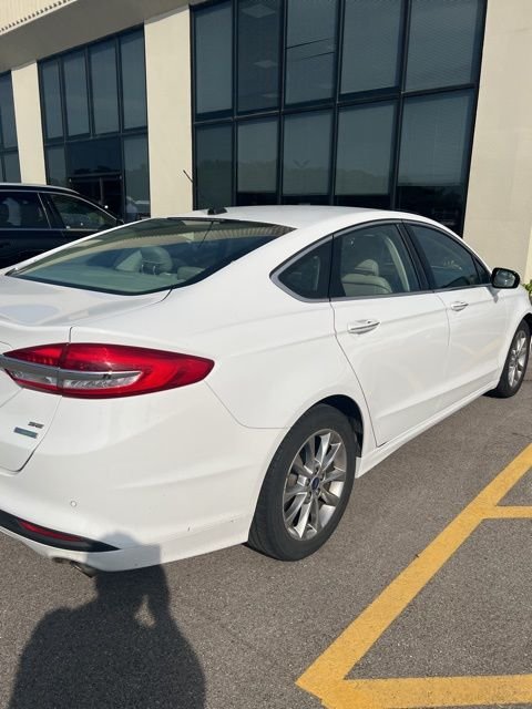 2017 Ford Fusion SE photo 3