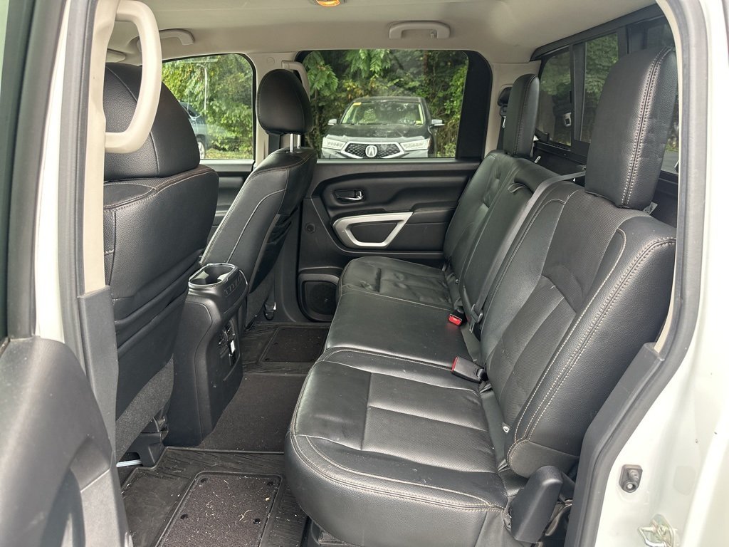 2017 Nissan Titan SL photo 10