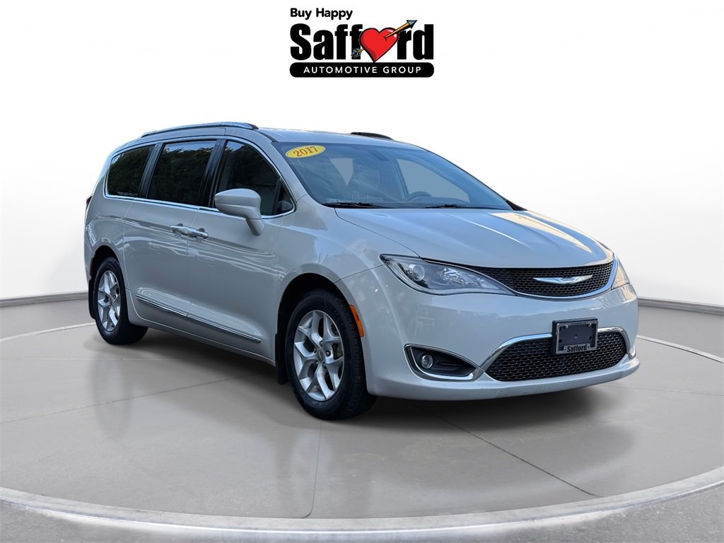 2017 Chrysler Pacifica Touring Plus photo 8