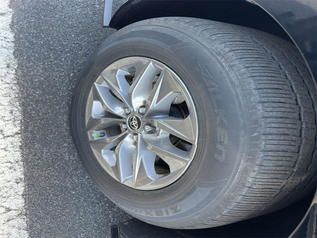 2022 Toyota Sienna LE photo 19