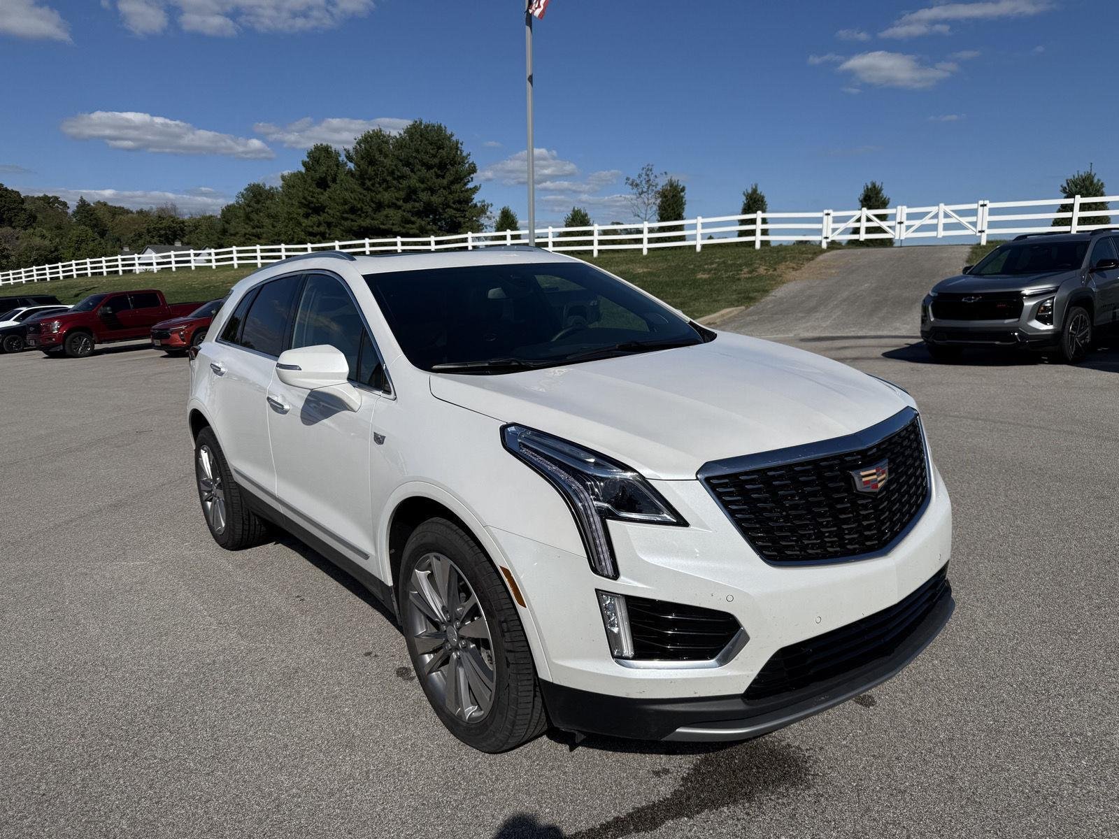 2025 Cadillac XT5 Premium Luxury photo 2