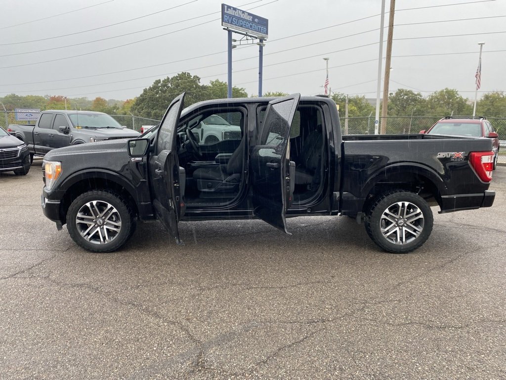2022 Ford F-150 XL photo 2