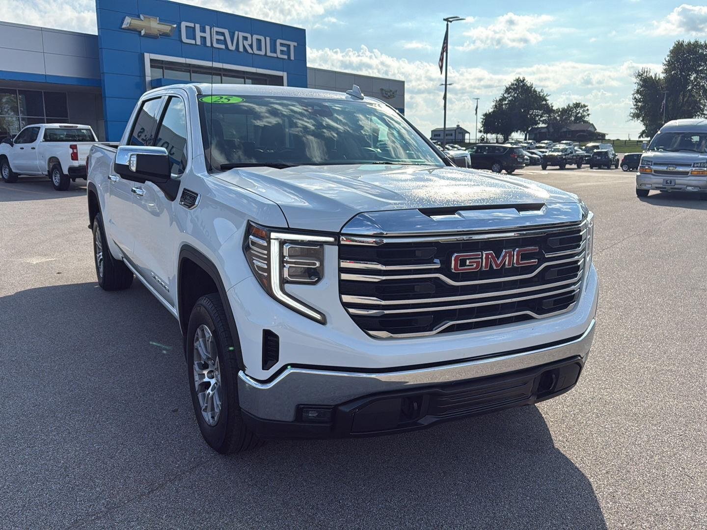 2025 Gmc Sierra 1500 SLT photo 2