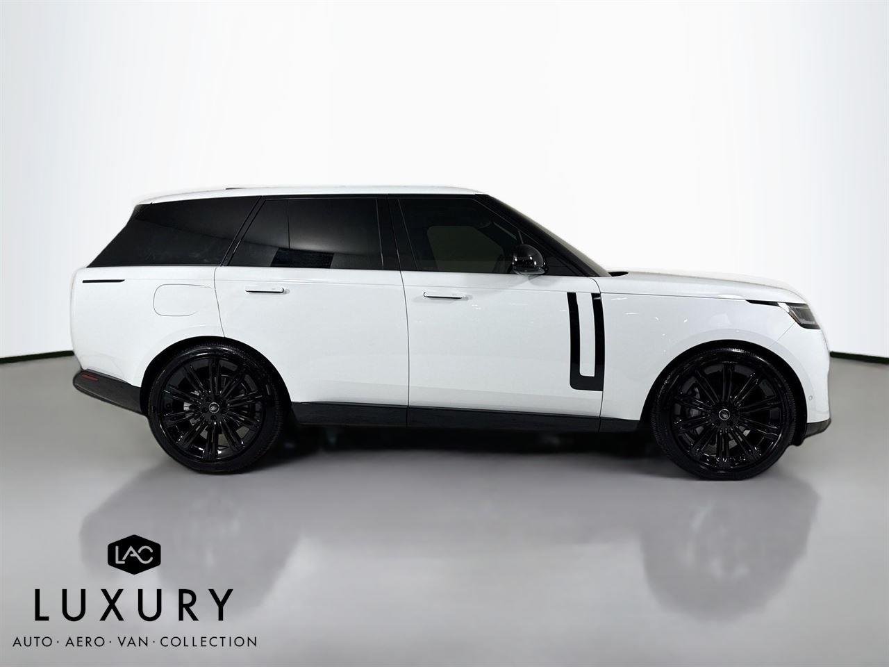 2024 Land Rover Range Rover SE SV photo 3