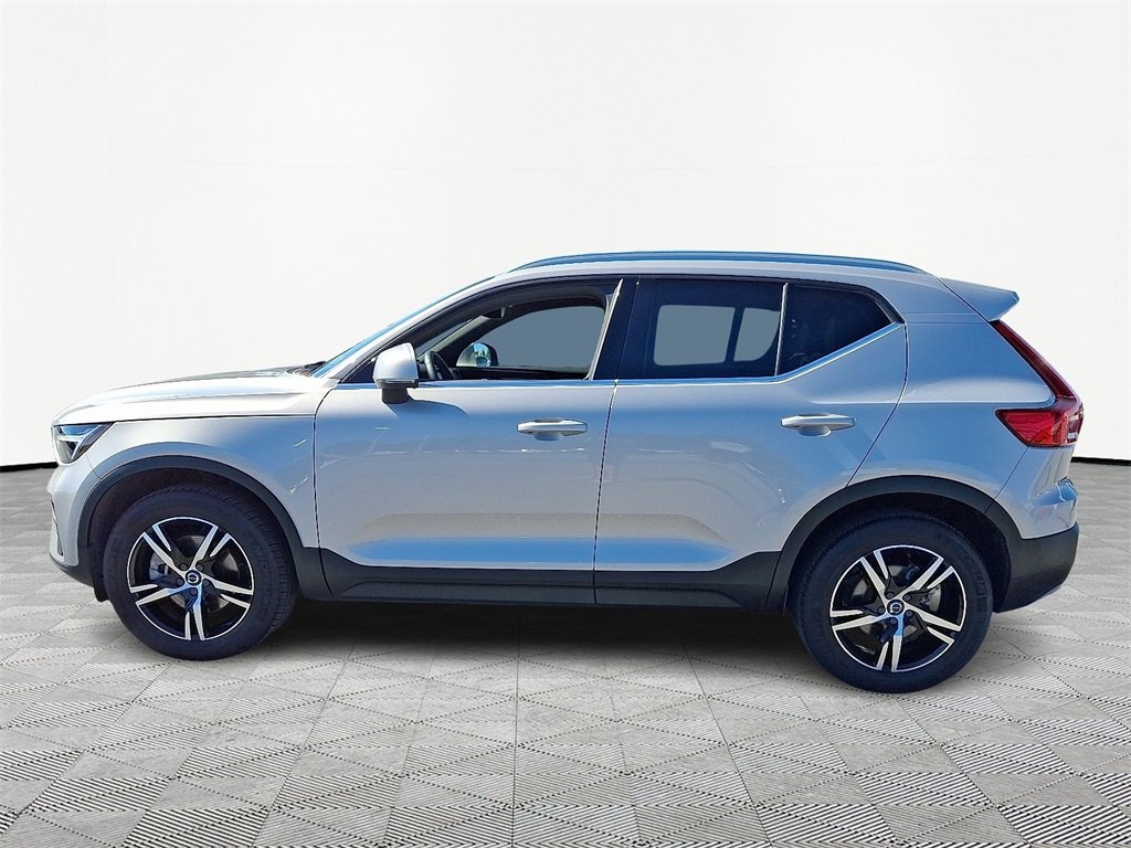 2025 Volvo XC40 Core photo 4