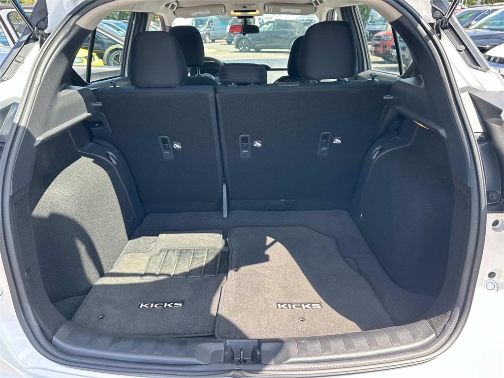 2024 Nissan Kicks SR photo 28